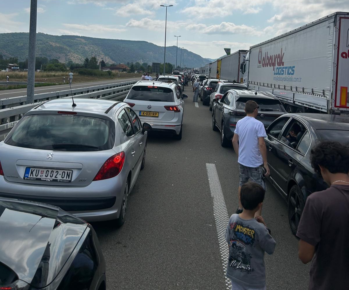 Dönüş Yolunda Yoğun Trafik Alarmı: 14-16 Ağustos Hafta Sonu Yine Yoğun Trafik Bekleniyor!