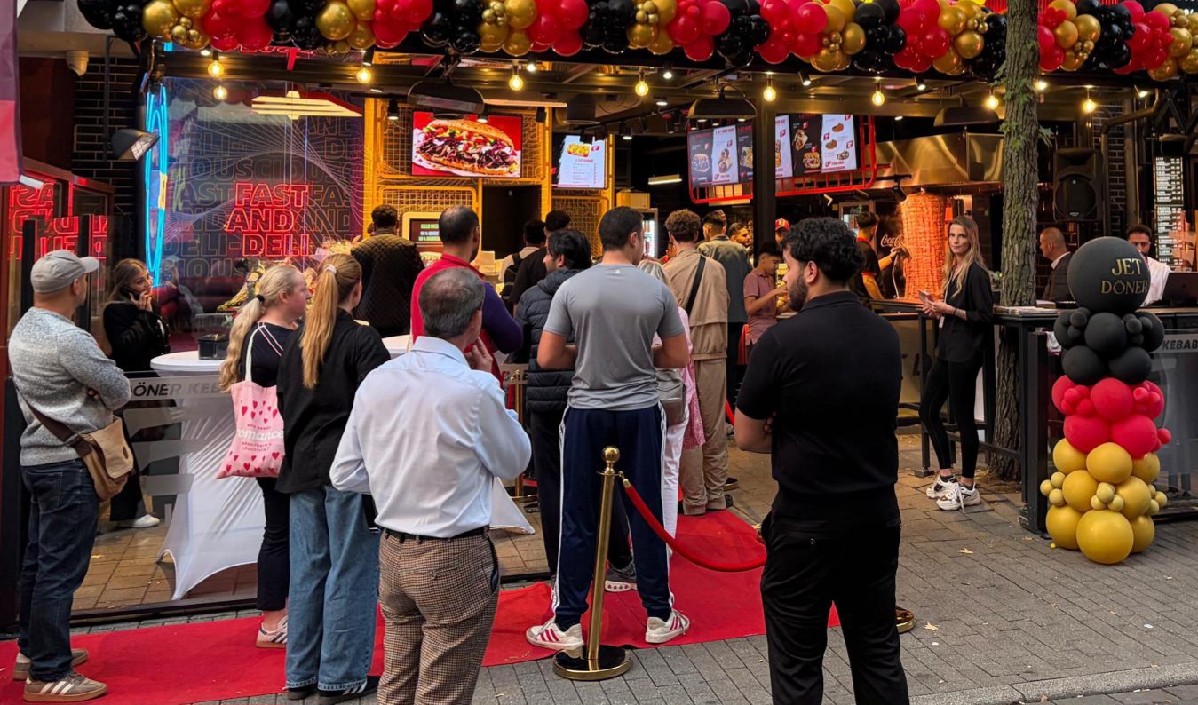 Almanya’da 50 Centten Satılan Yarım Ton Döner Saatler İçerisinde Tükendi